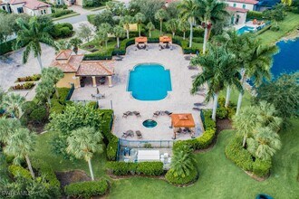 9107 Napoli Ct in Naples, FL - Foto de edificio - Building Photo