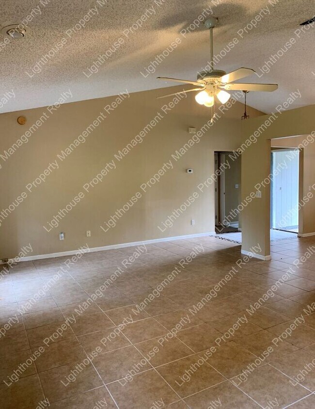 7236 Longhorn Cir S in Jacksonville, FL - Building Photo - Building Photo