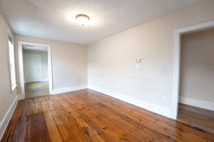 325 Dorchester St, Unit 2 in Boston, MA - Building Photo - Building Photo