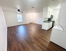 3016 Jean Lafitte Pkwy in Chalmette, LA - Building Photo - Building Photo