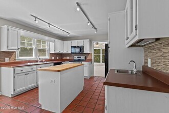 225 Mitchell Rd in Southern Pines, NC - Building Photo - Building Photo