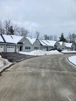 30 Aspen Dr in Hampstead, NH - Building Photo
