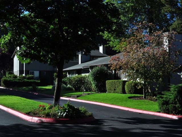 Tamaryn Apartments in Tigard, OR - Building Photo - Building Photo