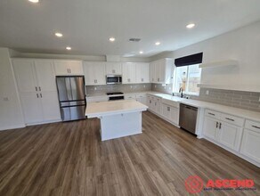 15811 Santa Clara Ct in Bakersfield, CA - Building Photo - Building Photo