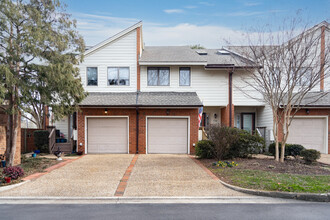 Coquina Luxury Condos in Virginia Beach, VA - Building Photo - Building Photo