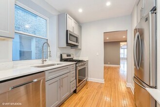 5627 N Bernard St in Chicago, IL - Building Photo - Building Photo