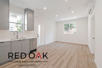 4592 Riverton Ave in Los Angeles, CA - Building Photo - Building Photo