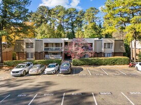 500 Umstead Dr in Chapel Hill, NC - Building Photo