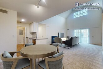 313 Avalon Cir in Smithtown, NY - Foto de edificio - Building Photo