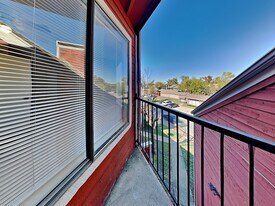 9805 Walnut St, Unit C-306 in Dallas, TX - Building Photo