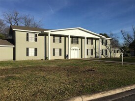 1400 Fairground St in Taylor, TX - Building Photo