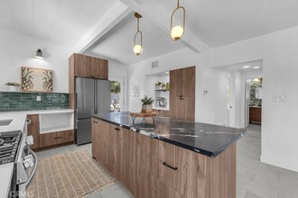 547 N Farrell Dr, Unit 1 in Palm Springs, CA - Building Photo - Building Photo
