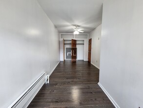 14-46 30th Dr-Unit -2 in Queens, NY - Foto de edificio - Building Photo