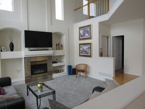 8024 W 95th Way in Westminster, CO - Foto de edificio - Building Photo