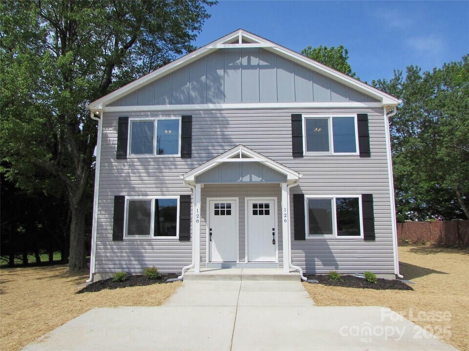 128 Salem Church Rd in Lincolnton, NC - Building Photo