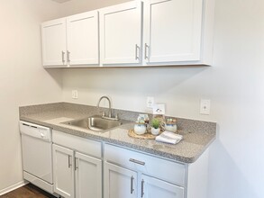 Kensington Park Apartments in New Hudson, MI - Building Photo - Building Photo