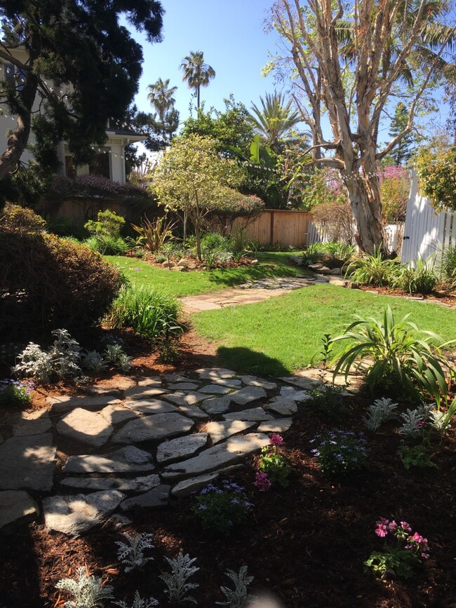 2279 Manchester Ave in Encinitas, CA - Building Photo - Building Photo