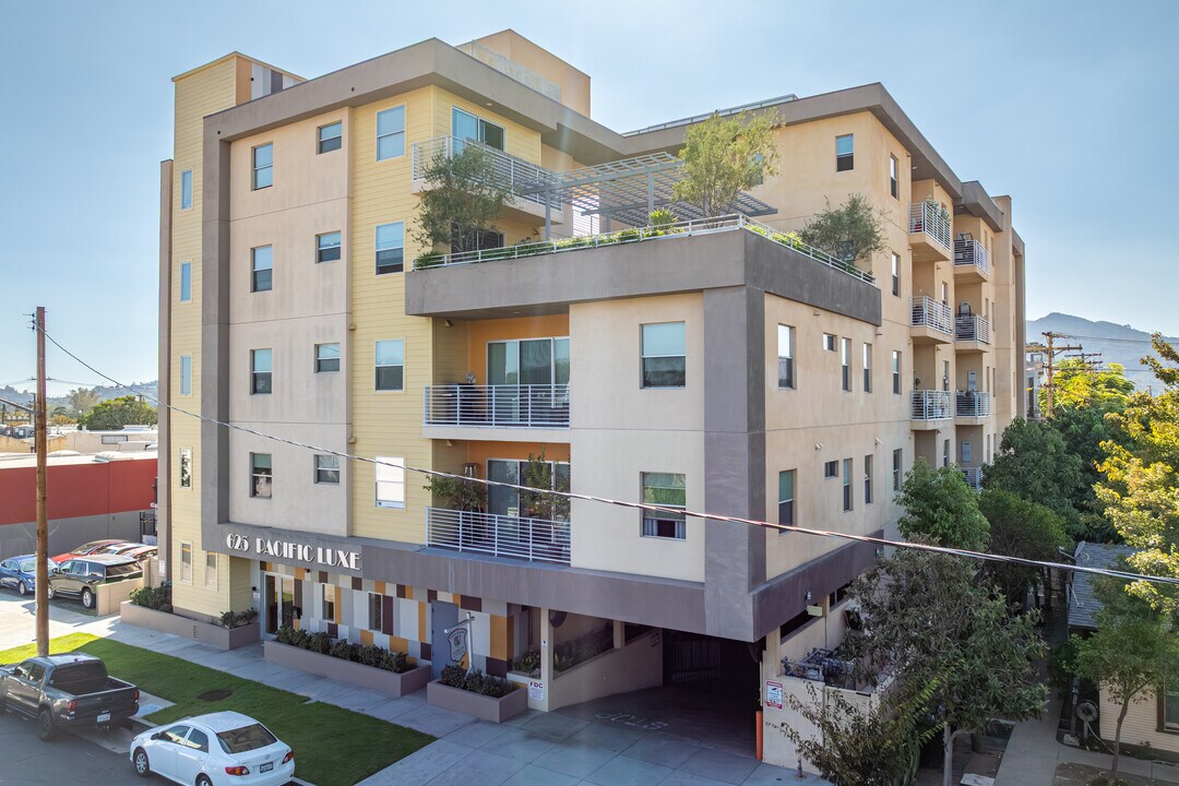 Pacific Luxe in Glendale, CA - Foto de edificio