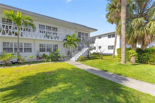 1450 NE 171 St in North Miami Beach, FL - Building Photo - Building Photo