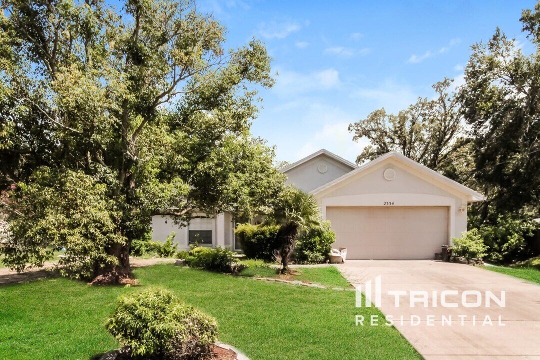 2334 Danforth Rd in Spring Hill, FL - Building Photo