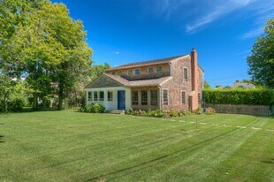 150 Elm St in Southampton, NY - Building Photo