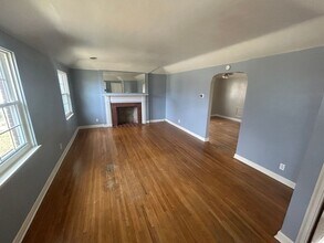 2734 Powhattan Pkwy in Toledo, OH - Building Photo - Building Photo