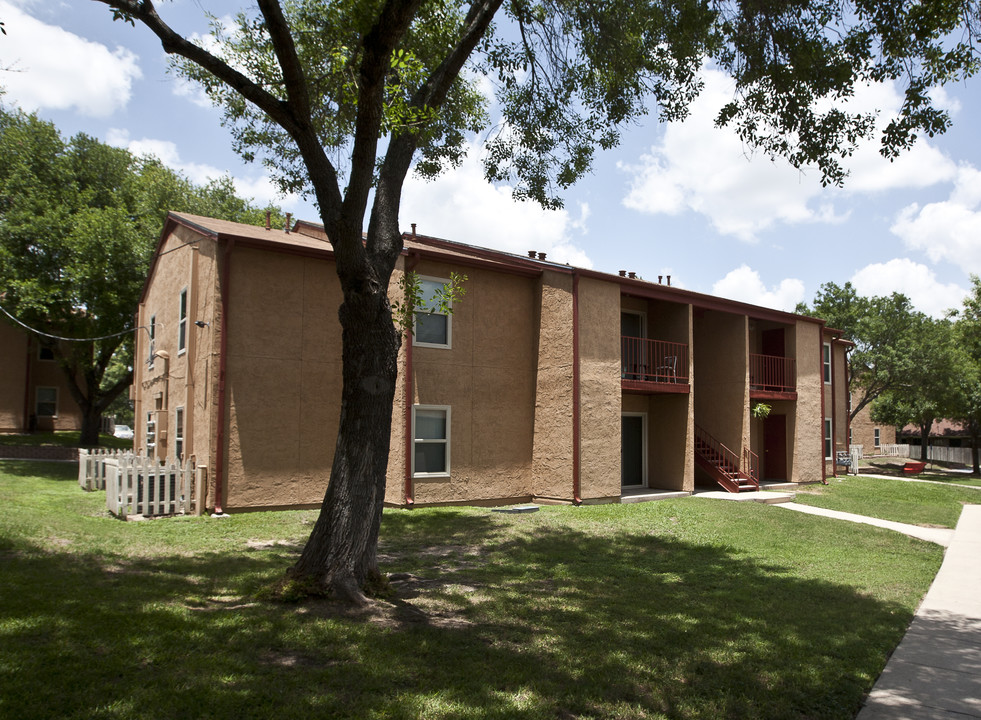 River Park Village East in Lampasas, TX - Building Photo