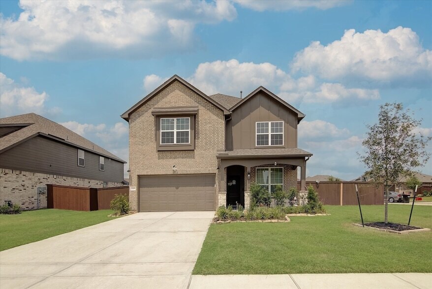 2319 Gentle Breeze Ln in Mont Belvieu, TX - Foto de edificio