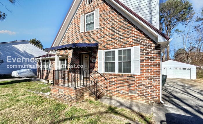 6933 Robinson Dr in Chattanooga, TN - Building Photo