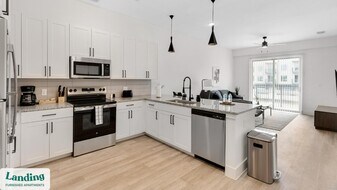 650 E Sycamore St in Denton, TX - Building Photo