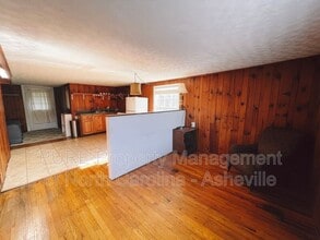 19 Clairmont Ave in Asheville, NC - Building Photo - Building Photo