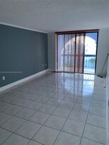 9440 Fontainebleau Blvd, Unit 513 in Miami, FL - Building Photo