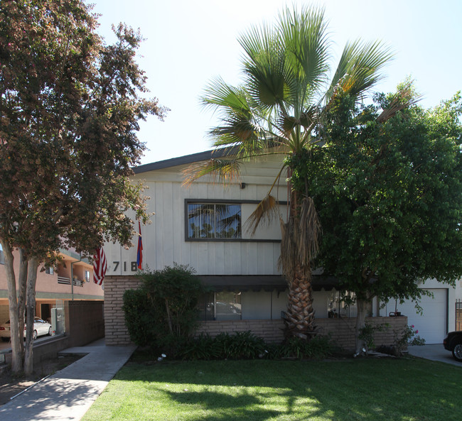 718 E Orange Grove Ave in Burbank, CA - Building Photo - Building Photo