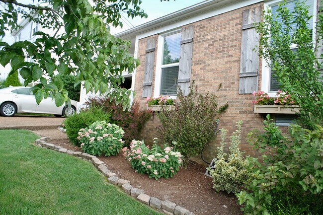 5064 English Village Dr in Nashville, TN - Building Photo - Building Photo