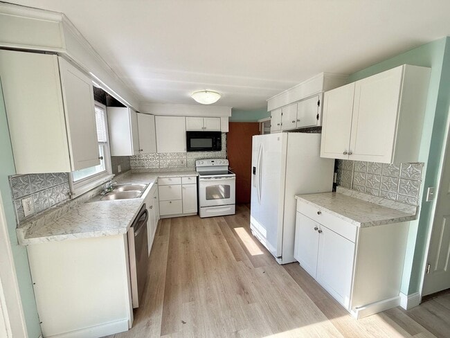 492 Basket Rd in Webster, NY - Building Photo - Building Photo