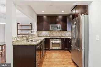 2101 N Monroe St in Arlington, VA - Building Photo - Building Photo