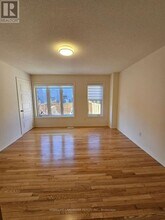 22 Vantage Lp in Newmarket, ON - Building Photo - Building Photo