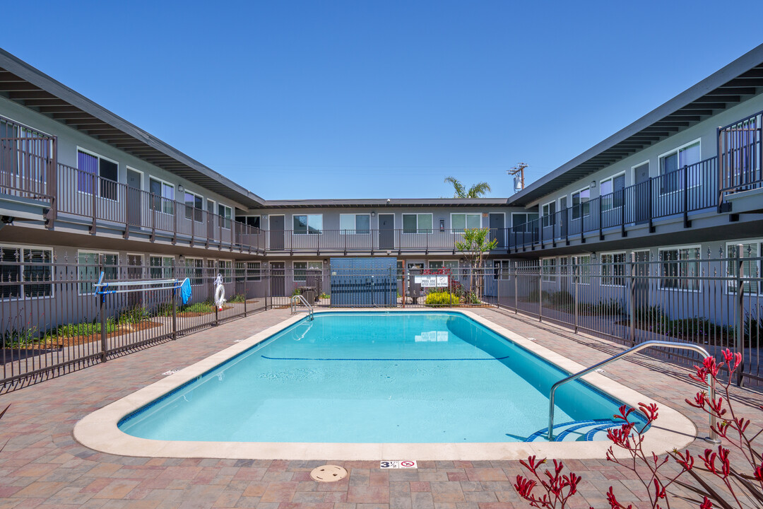 Coral Gardens Apartments in Hayward, CA - Foto de edificio
