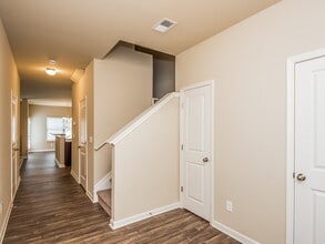 260 Stillwood Dr in Newnan, GA - Building Photo - Building Photo