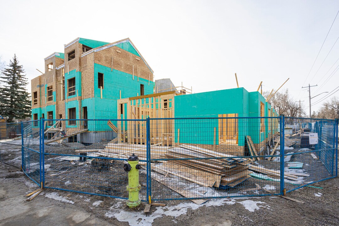 457 35 Av NW in Calgary, AB - Building Photo