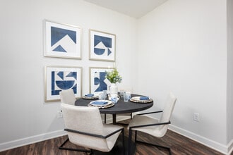 Buckhill Village in Burlington, NC - Foto de edificio - Interior Photo
