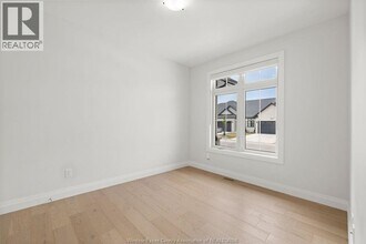 2434 Barkley Ave in Windsor, ON - Building Photo - Building Photo