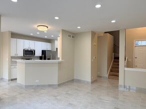 431 Pine Lake Cir in Vernon Hills, IL - Building Photo - Building Photo