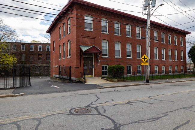 430 Broadway St in Lowell, MA - Building Photo - Primary Photo