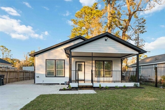 property at 8237 Madera Rd