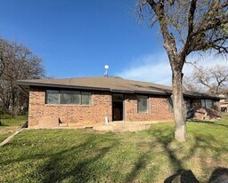 1401 Arvel Cir in Azle, TX - Building Photo