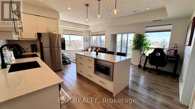 255 Northfield Dr E in Waterloo, ON - Building Photo - Building Photo