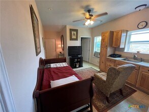 532 Stenen Dr in Canyon Lake, TX - Building Photo - Building Photo