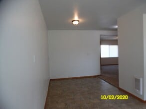 153 W Taylor St in Carlton, OR - Building Photo - Building Photo