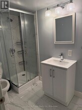 3702 Densbury Dr in Mississauga, ON - Building Photo - Building Photo